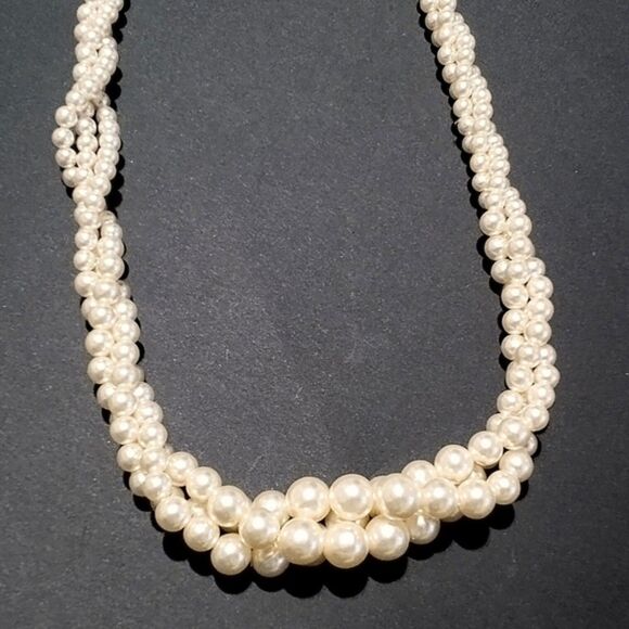 Vintage Napier Twisted Graduated White Faux Pearl Necklace - Picture 3 of 7